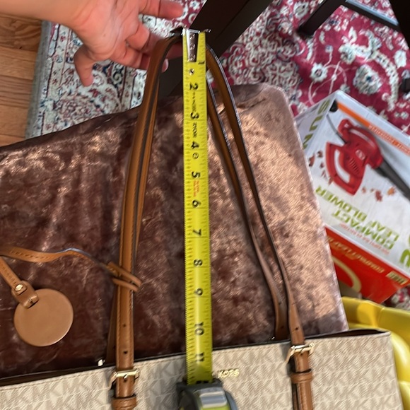 MK handbag ๐ - Picture 11 of 13